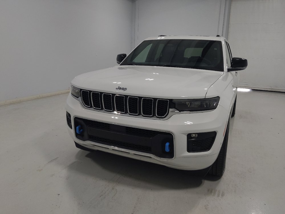 Used 2022 Jeep Grand Cherokee Overland w/ Luxury Tech Group IV AWD/4WD image 15