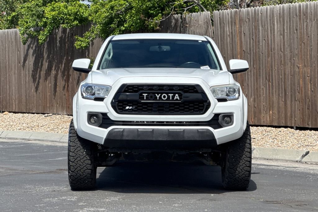 Used 2017 Toyota Tacoma SR5 w/ Tow Package AWD/4WD image 9