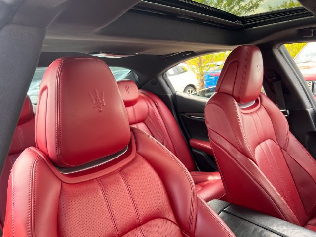 Used 2019 Maserati Ghibli GranSport RWD image 32