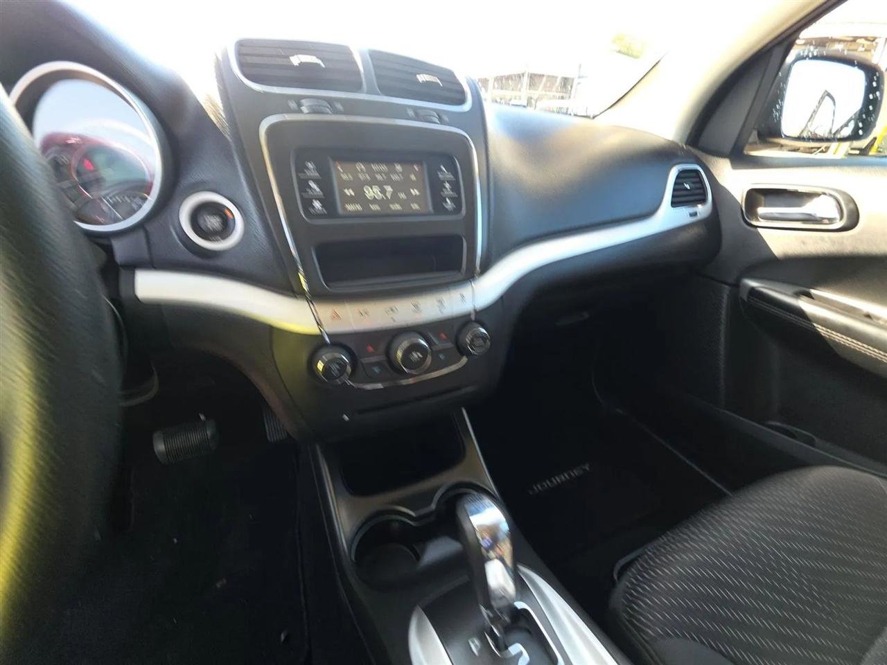 Used 2017 Dodge Journey SE image 17