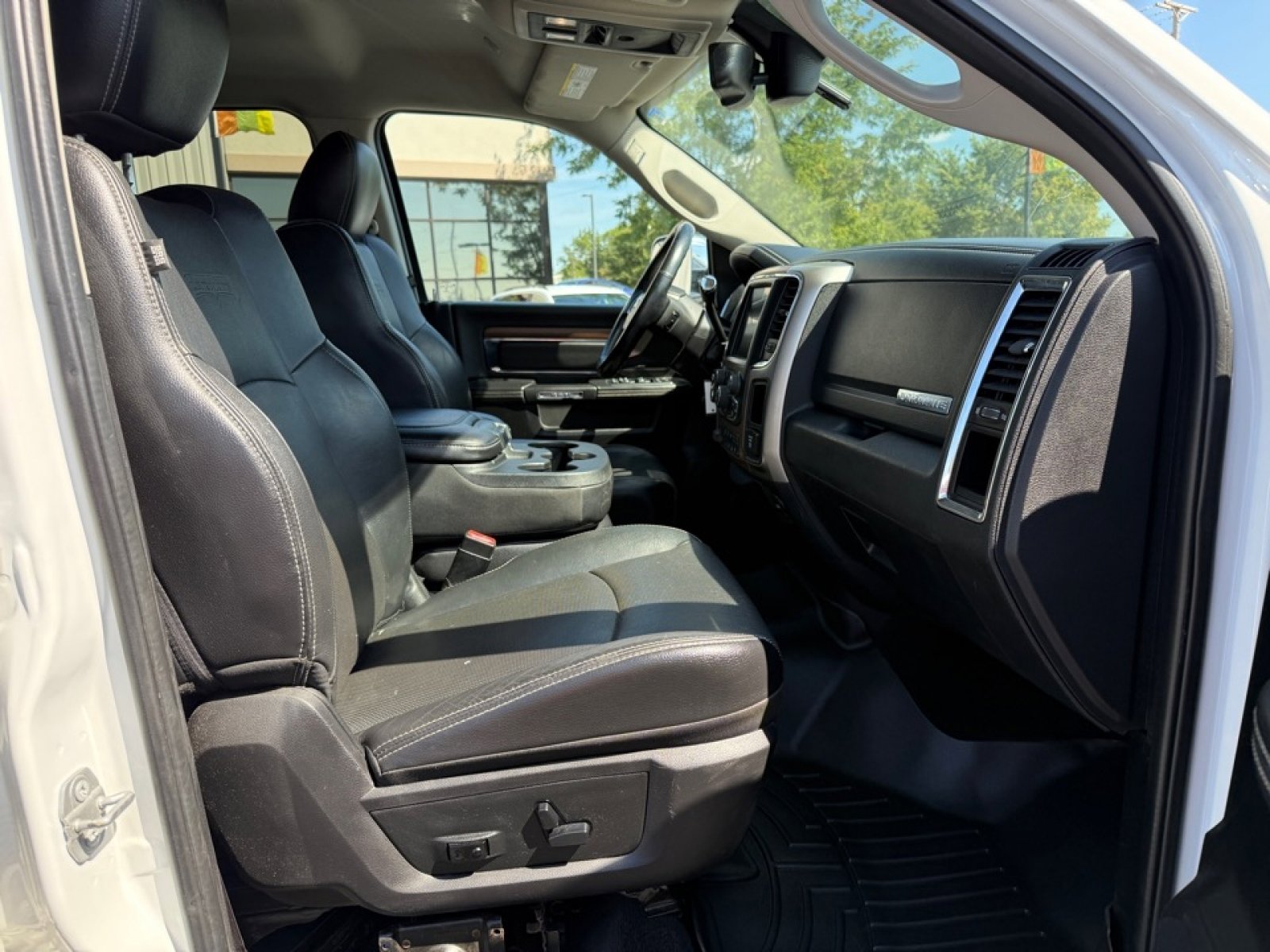 Used 2017 RAM 2500 Laramie image 11