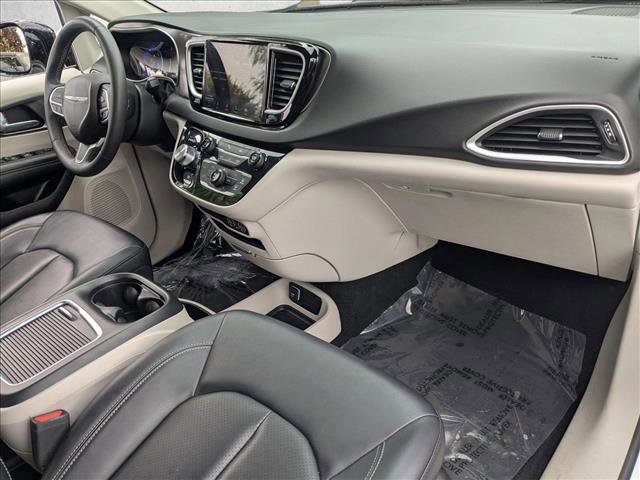 Used 2024 Chrysler Pacifica Touring-L image 22
