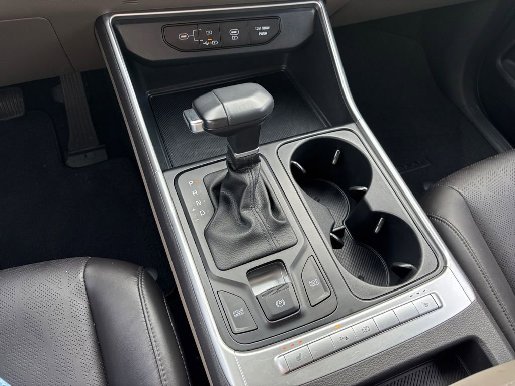 Used 2025 Kia Carnival FWD image 21
