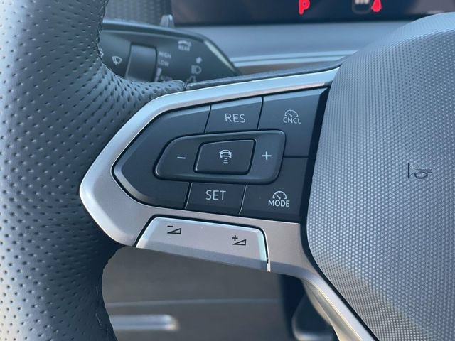 New 2026 Volkswagen Tiguan SE R-Line FWD image 8