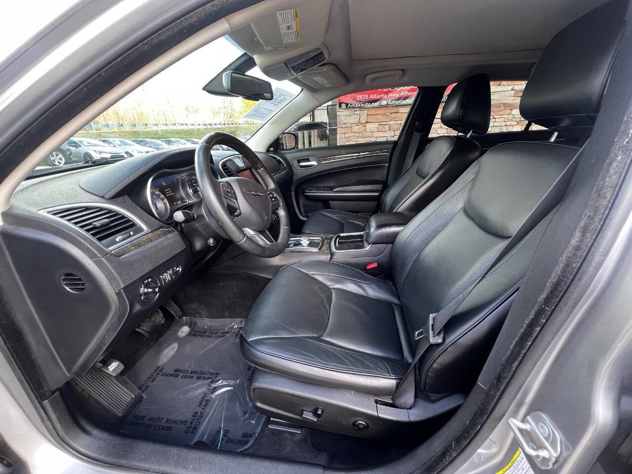 Used 2016 Chrysler 300 C image 17