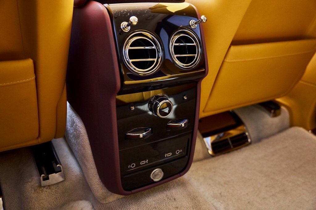 Used 2025 Rolls-Royce Cullinan image 56