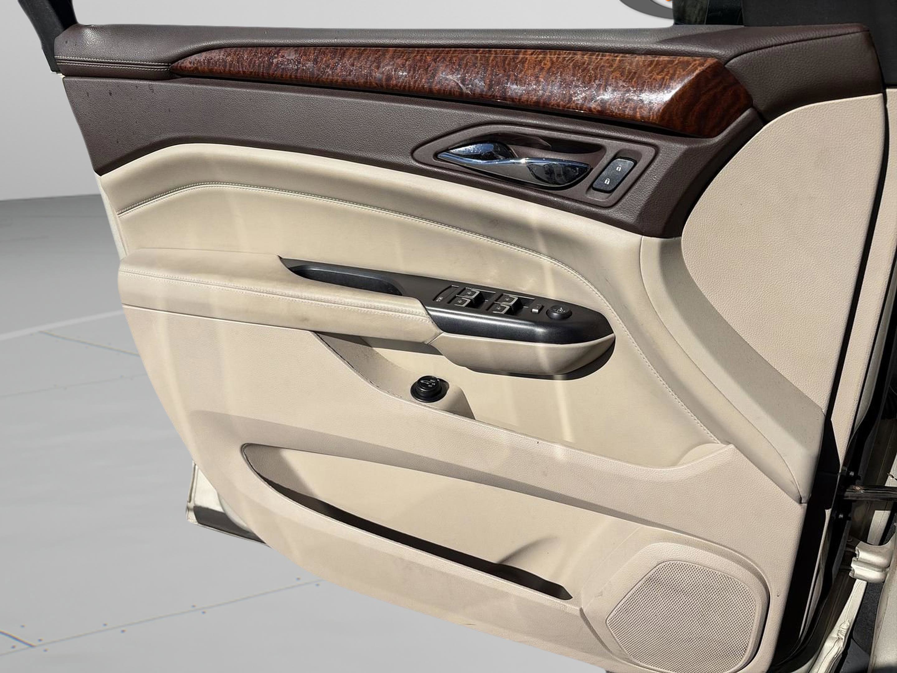 Used 2016 Cadillac SRX Luxury w/ Driver Awareness Package image 24