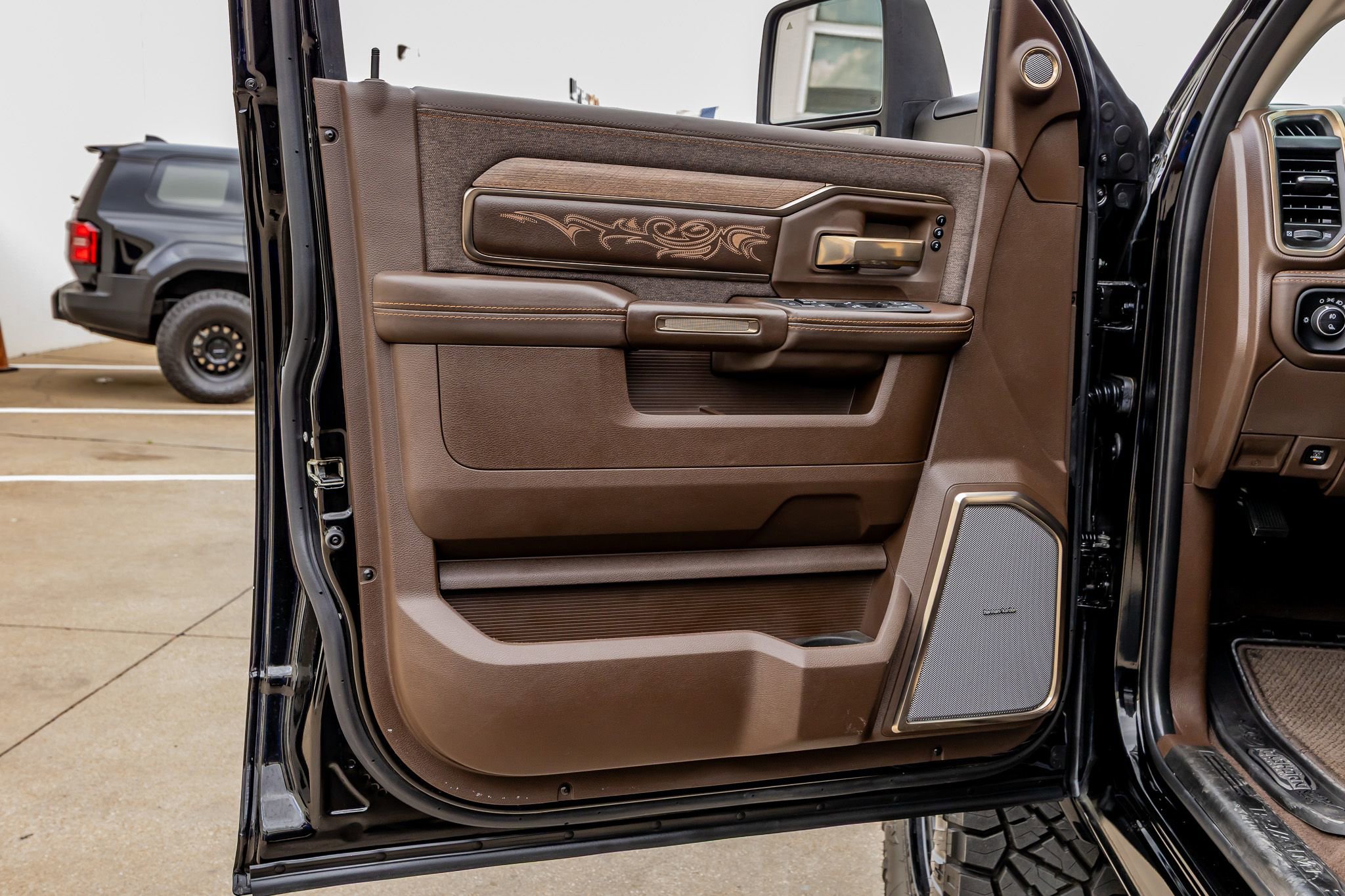 Used 2025 RAM 2500 Limited image 36