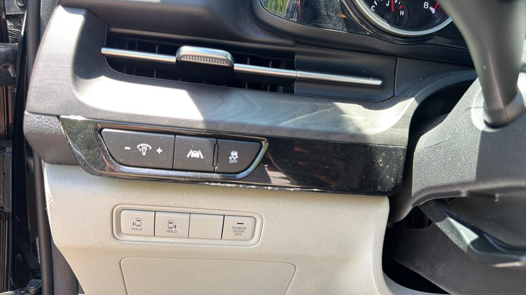 Used 2023 Kia Carnival EX FWD image 22