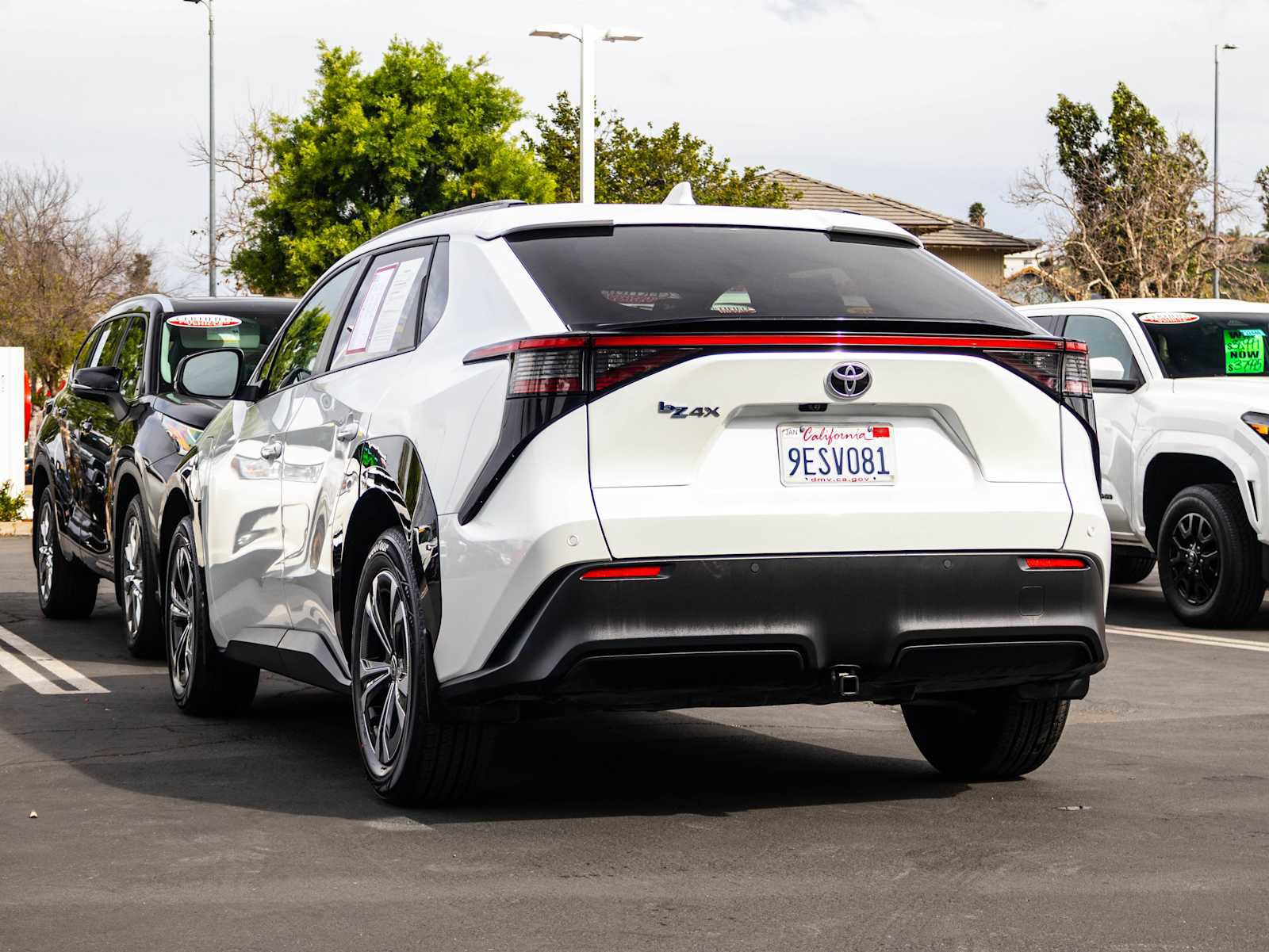 Used 2023 Toyota bZ4X XLE w/ Weather Package FWD image 8