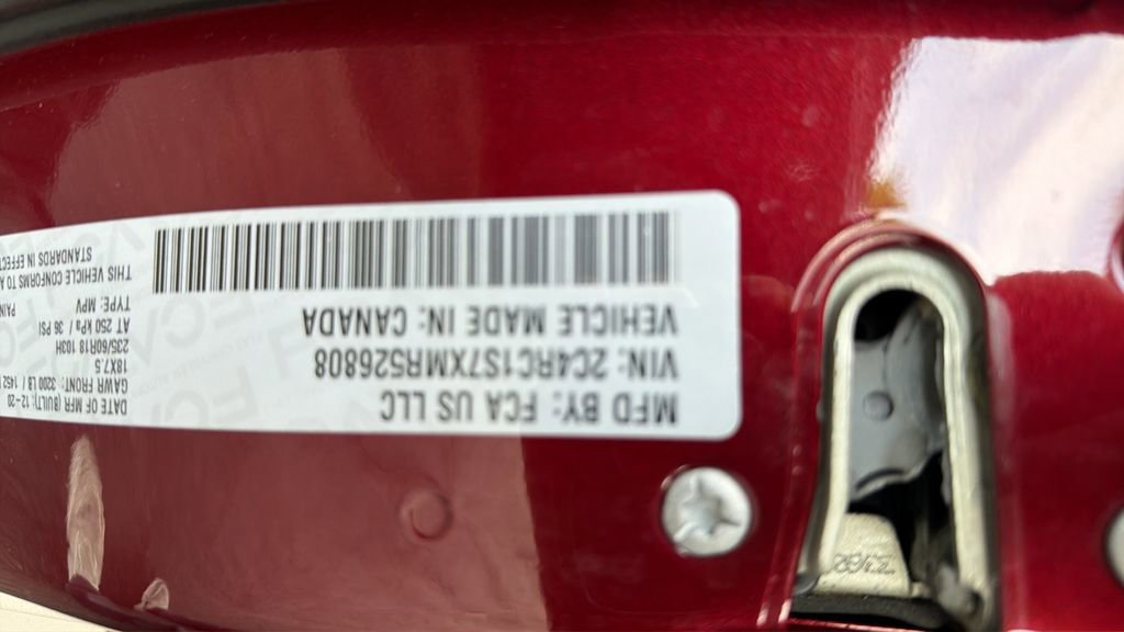Used 2021 Chrysler Pacifica Limited w/ Uconnect Theater Family Group FWD image 33