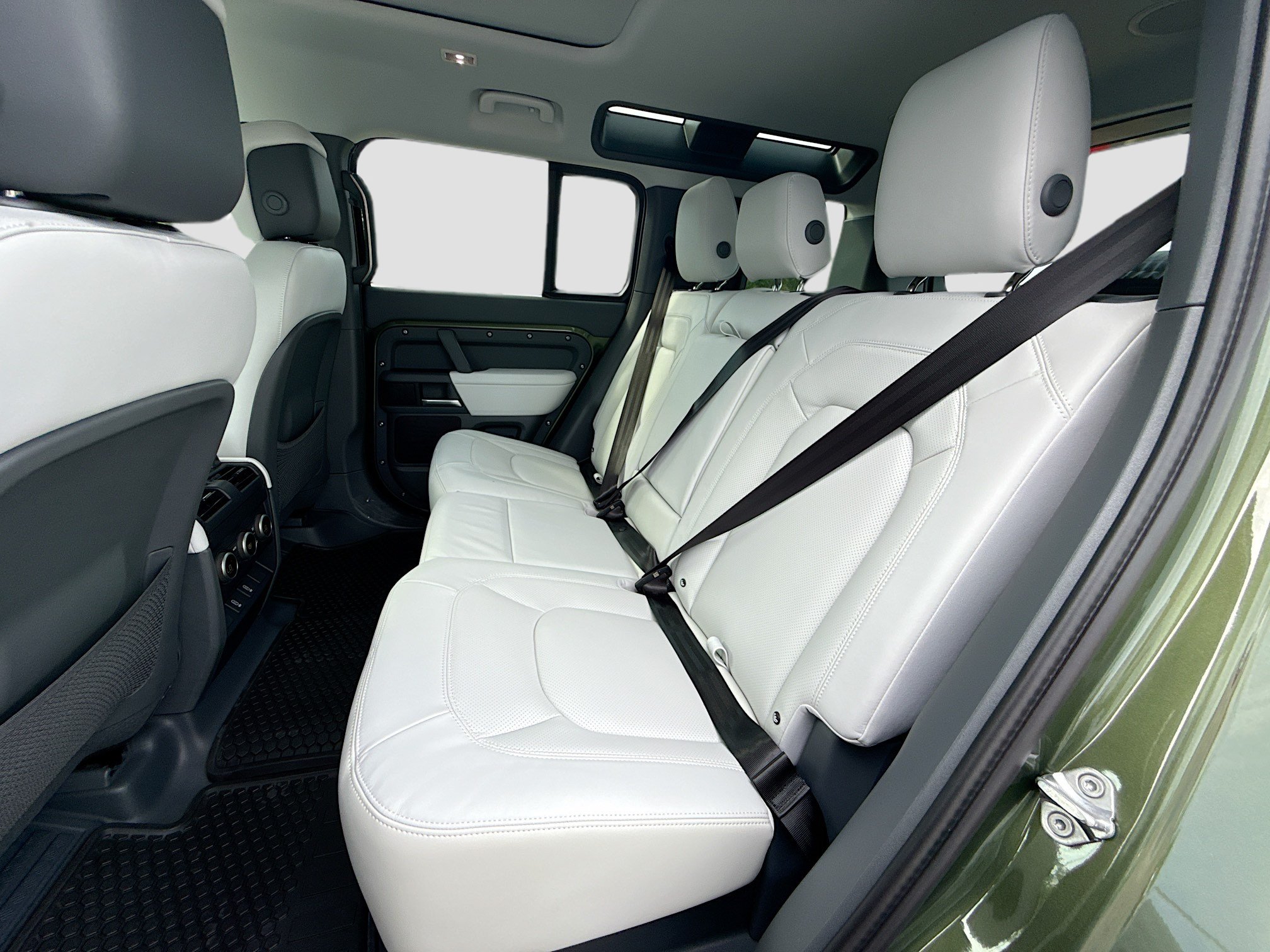 New 2026 Land Rover Defender 110 X-Dynamic SE AWD/4WD image 21