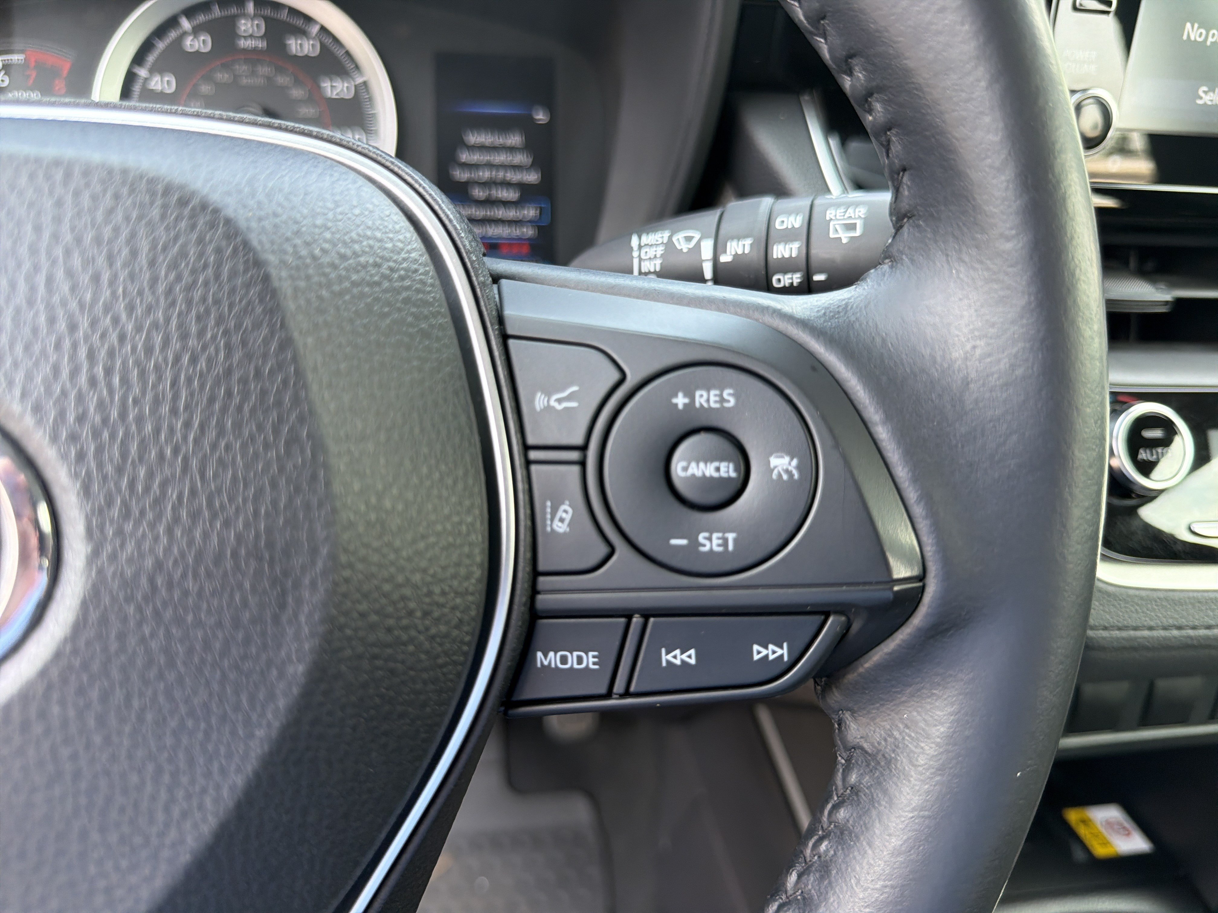Used 2022 Toyota Corolla Cross LE w/ Moonroof Package FWD image 25