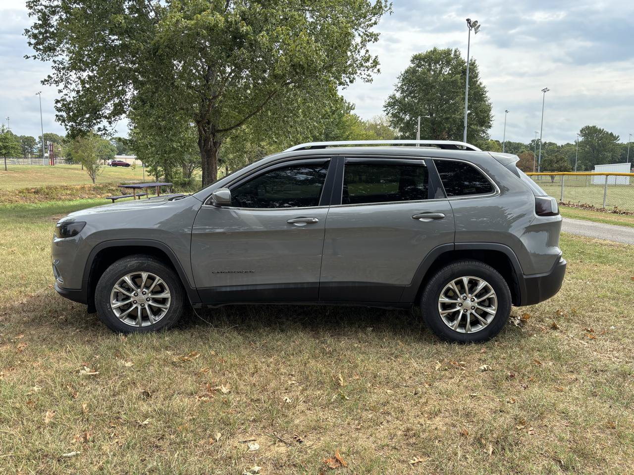 Used 2021 Jeep Cherokee Latitude Plus w/ Mopar Interior Package AWD/4WD image 2