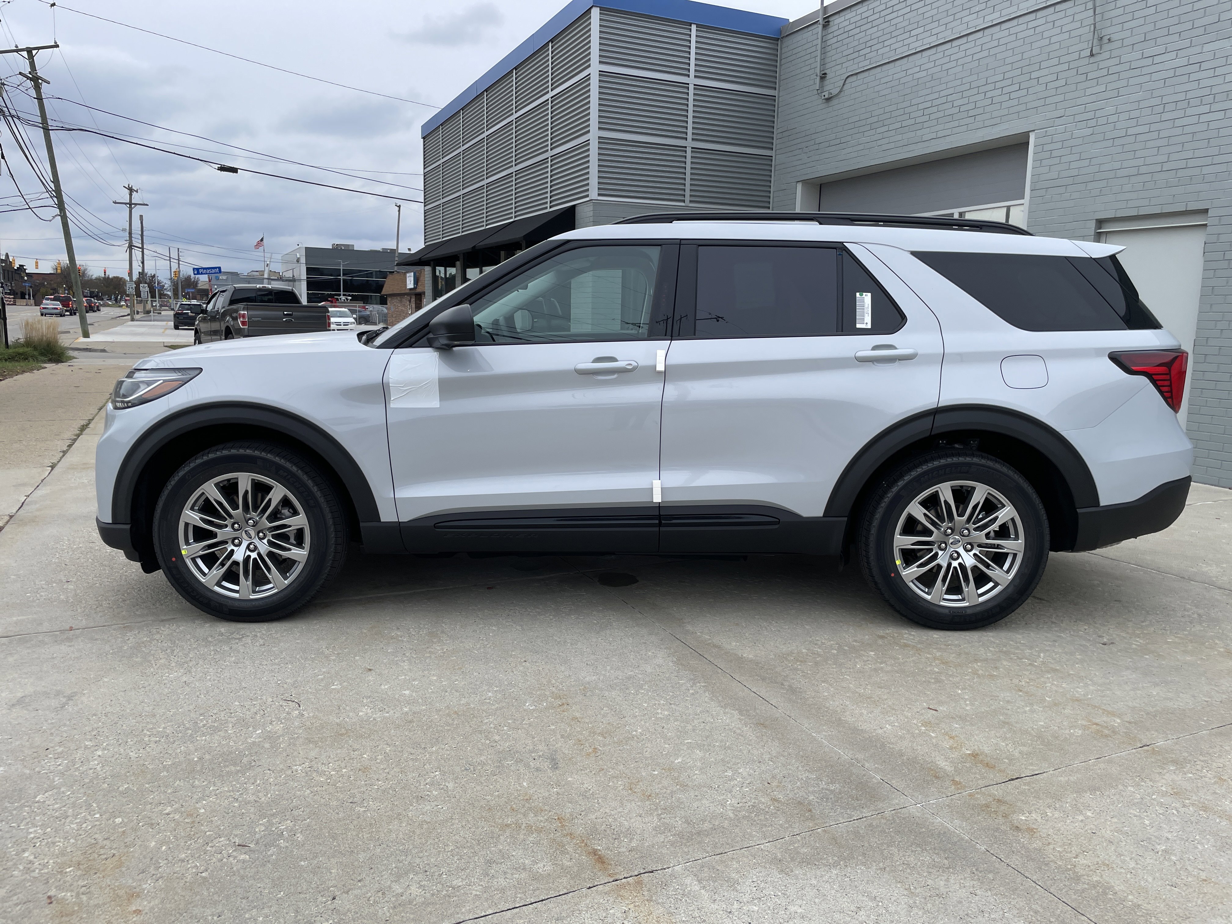 New 2026 Ford Explorer Active image 7