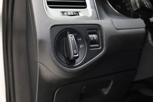 Used 2016 Volkswagen e-Golf SEL Premium FWD image 14