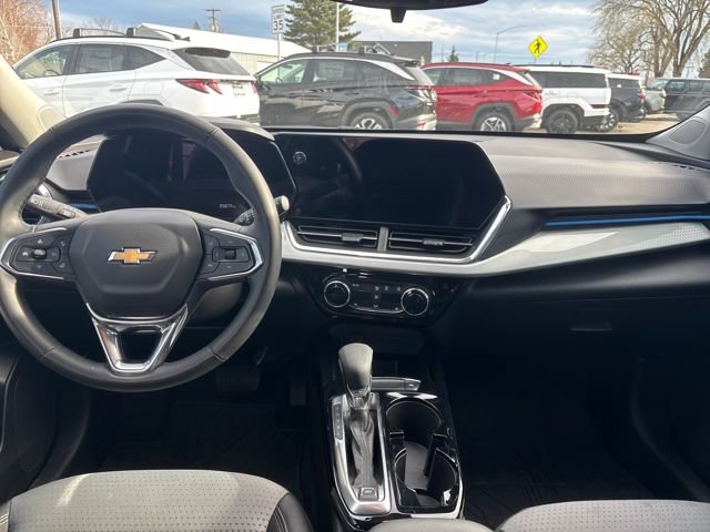 Used 2025 Chevrolet Trax LT w/ Driver Confidence Package image 12