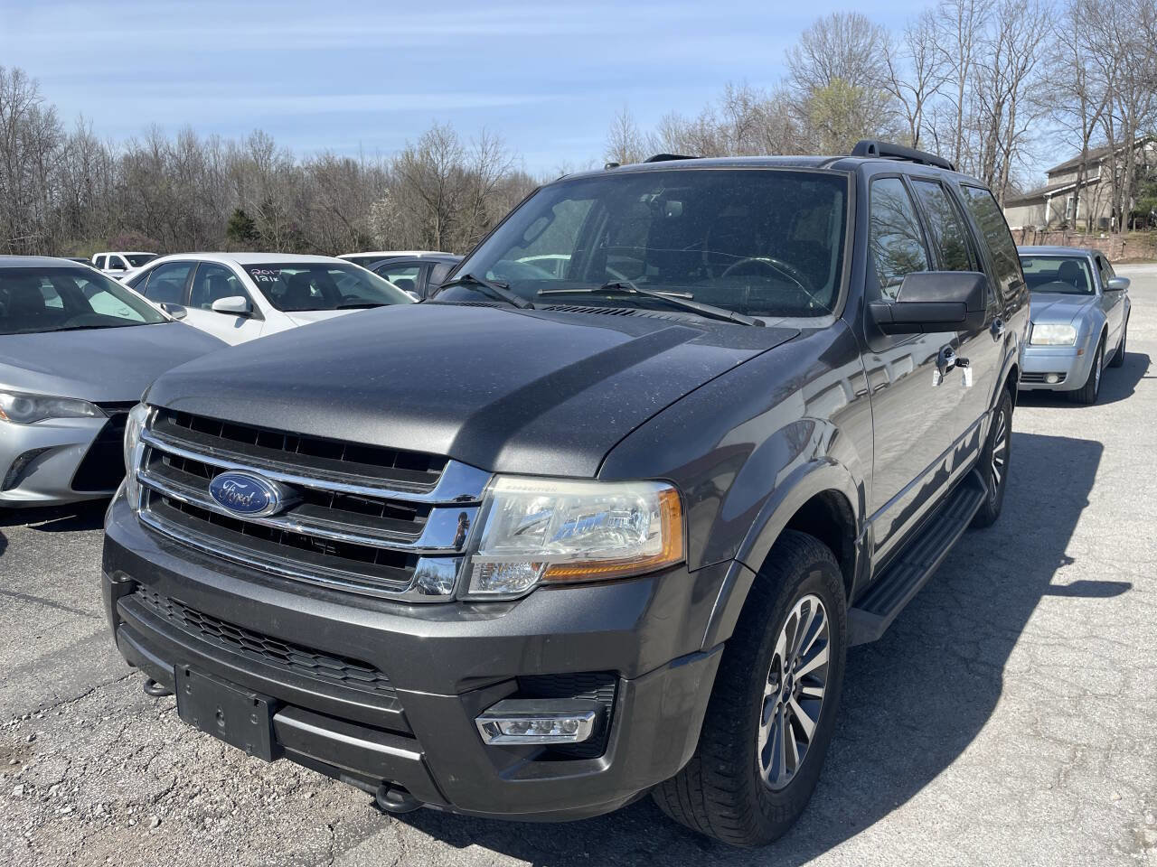 Used 2015 Ford Expedition XLT w/ Equipment Group 201A AWD/4WD image 2