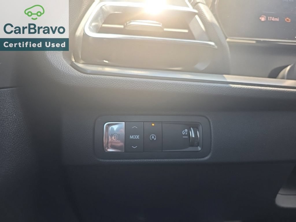 Used 2025 Chevrolet Traverse LT FWD image 14