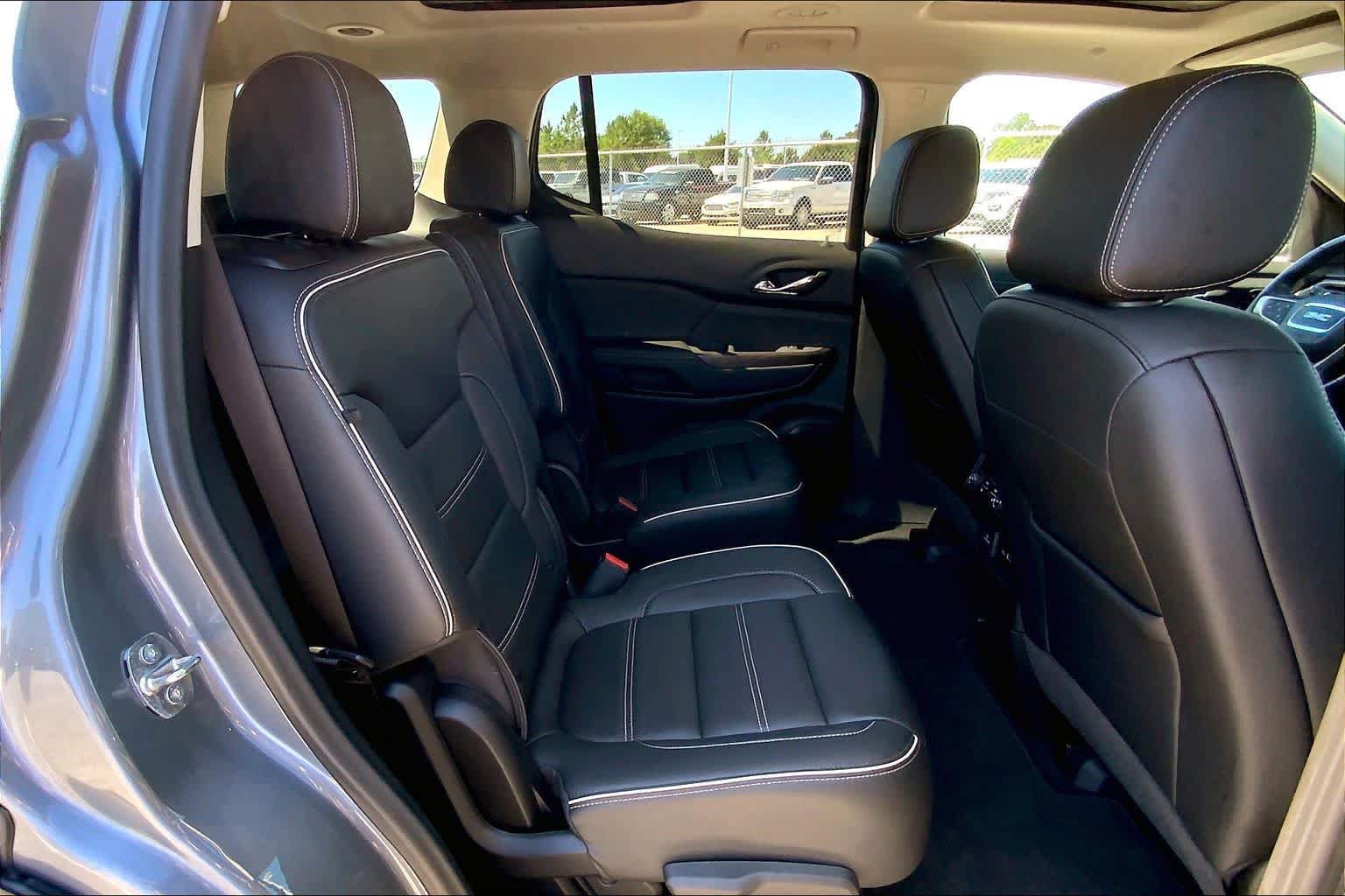 Used 2022 GMC Acadia Denali w/ Denali Ultimate Package AWD/4WD image 19