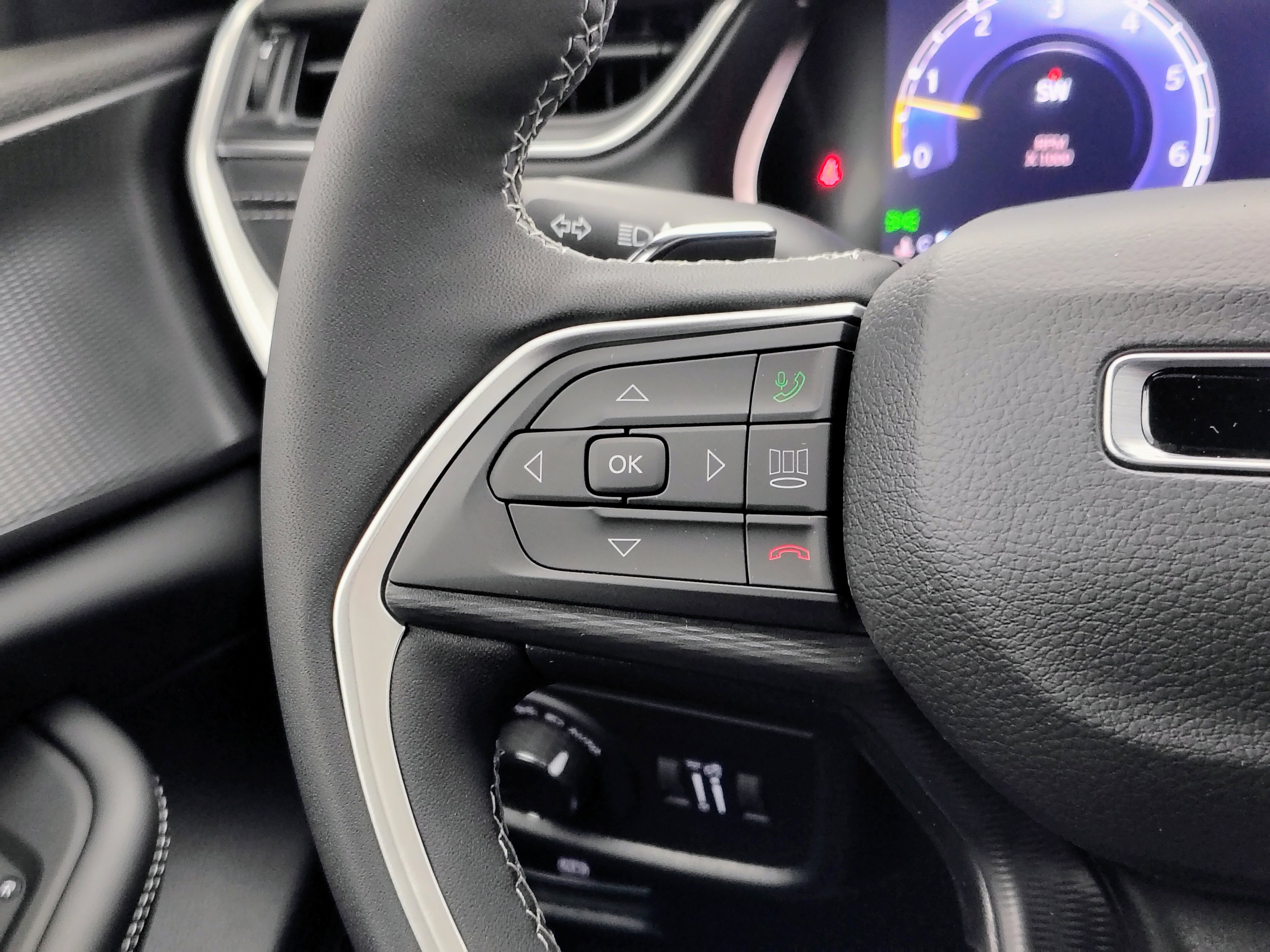 New 2025 Jeep Grand Cherokee Altitude image 33