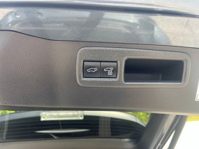 Used 2022 Toyota Venza LE AWD/4WD image 15