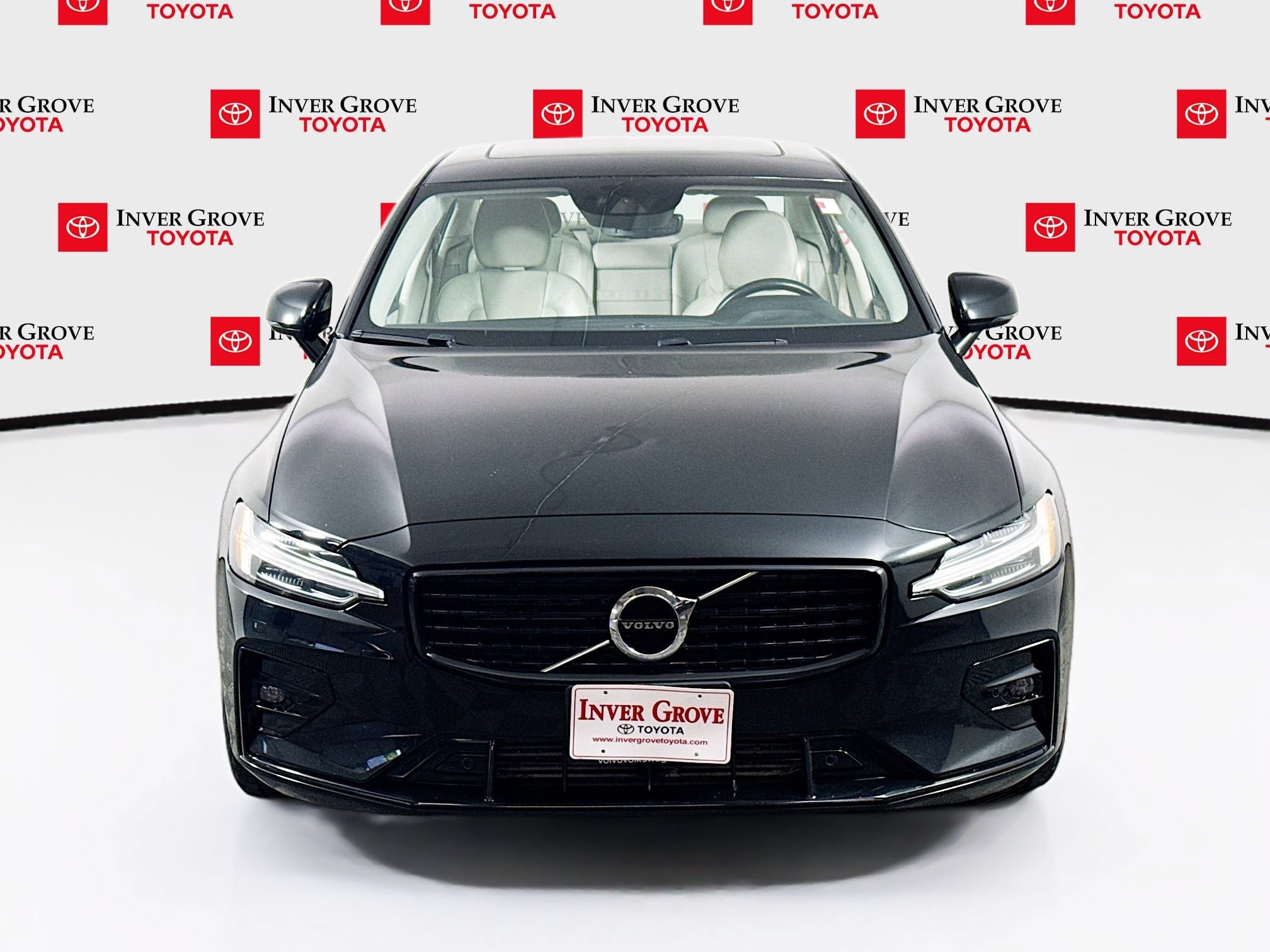 Used 2021 Volvo S60 T5 Momentum AWD/4WD image 2