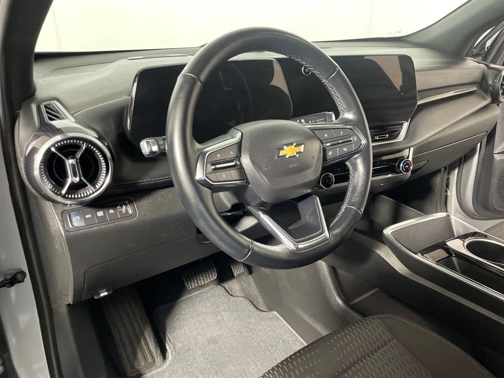Used 2025 Chevrolet Equinox LT AWD/4WD image 8