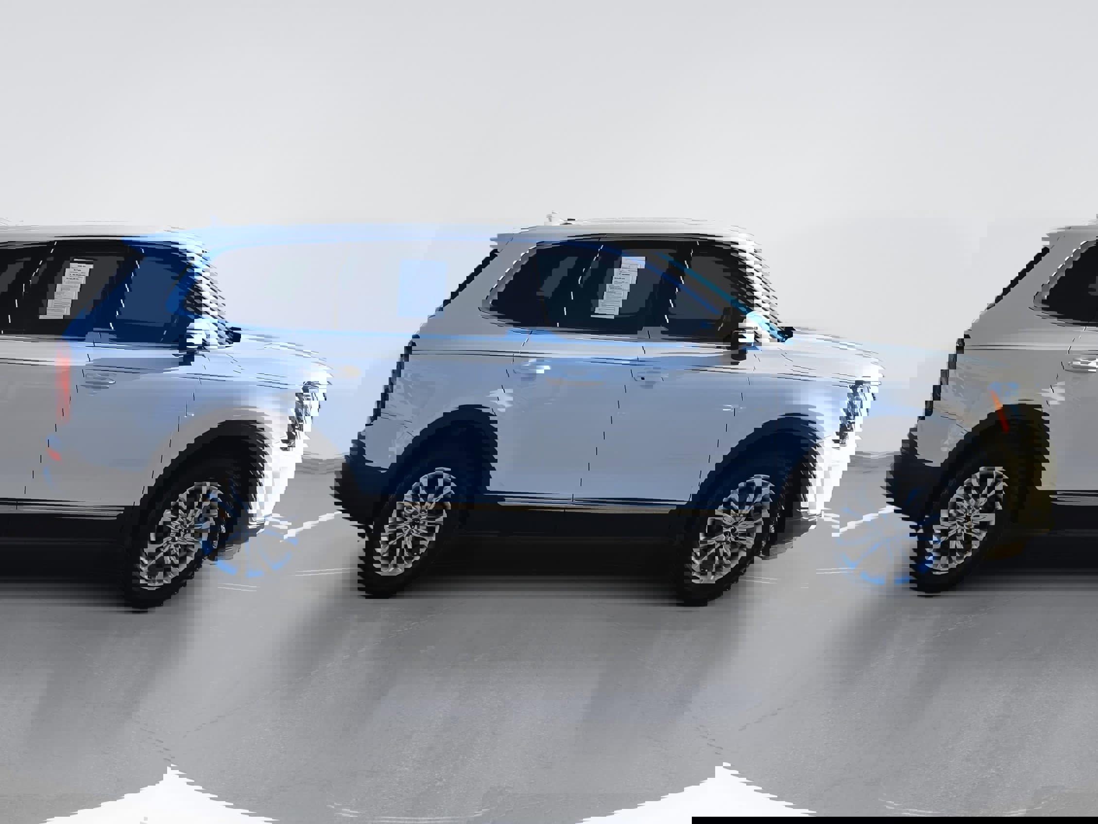 Used 2022 Kia Telluride LX image 2