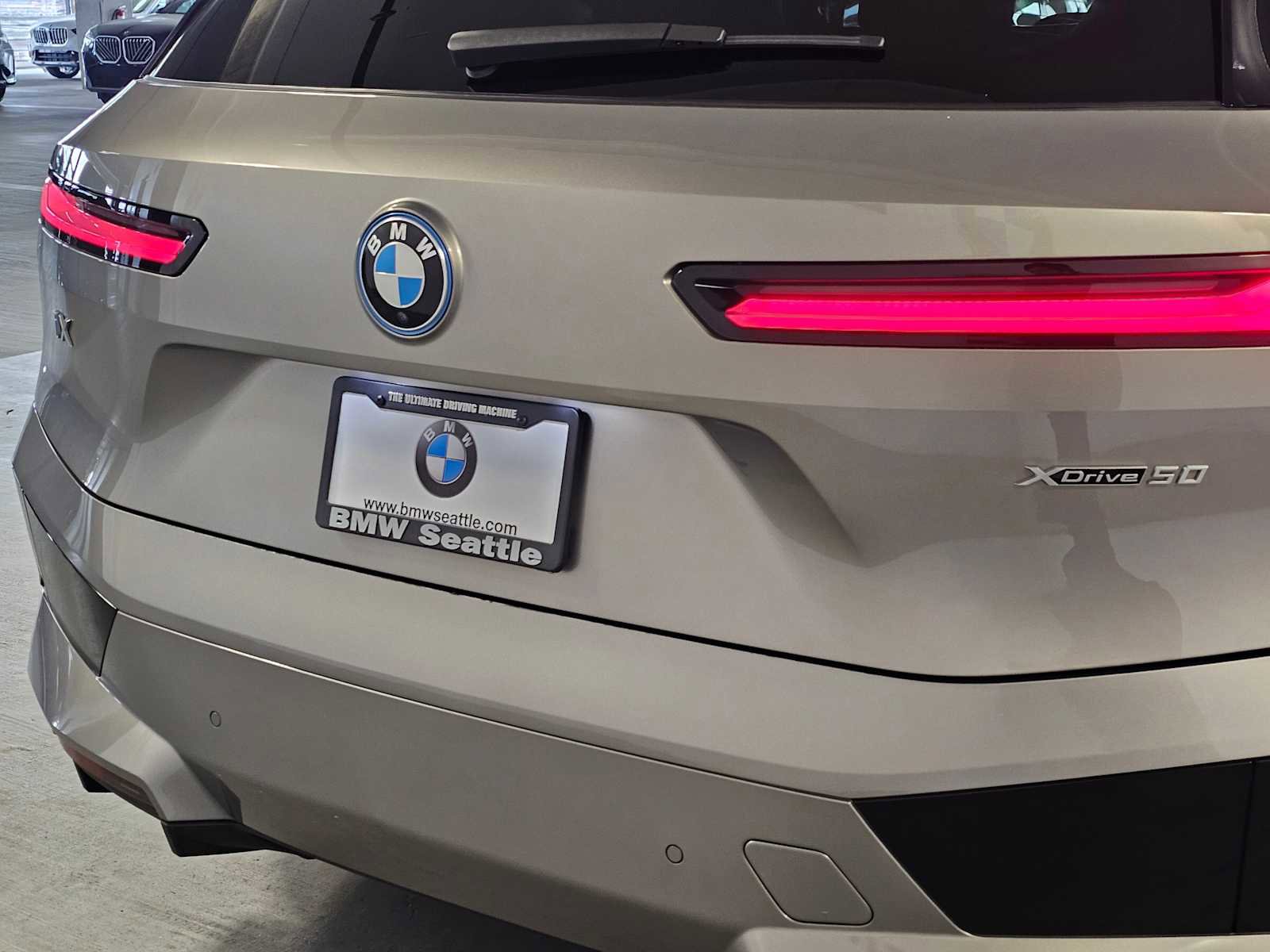 Used 2024 BMW iX xDrive50 w/ Premium Package image 7