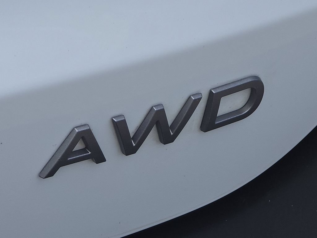 Used 2025 Nissan Kicks SV AWD/4WD image 4