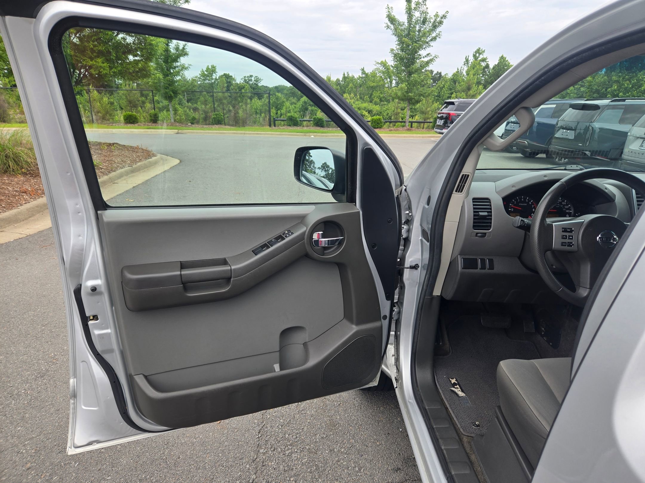 Used 2014 Nissan Xterra X AWD/4WD image 20