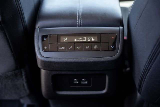 Used 2025 Nissan Pathfinder SV image 31