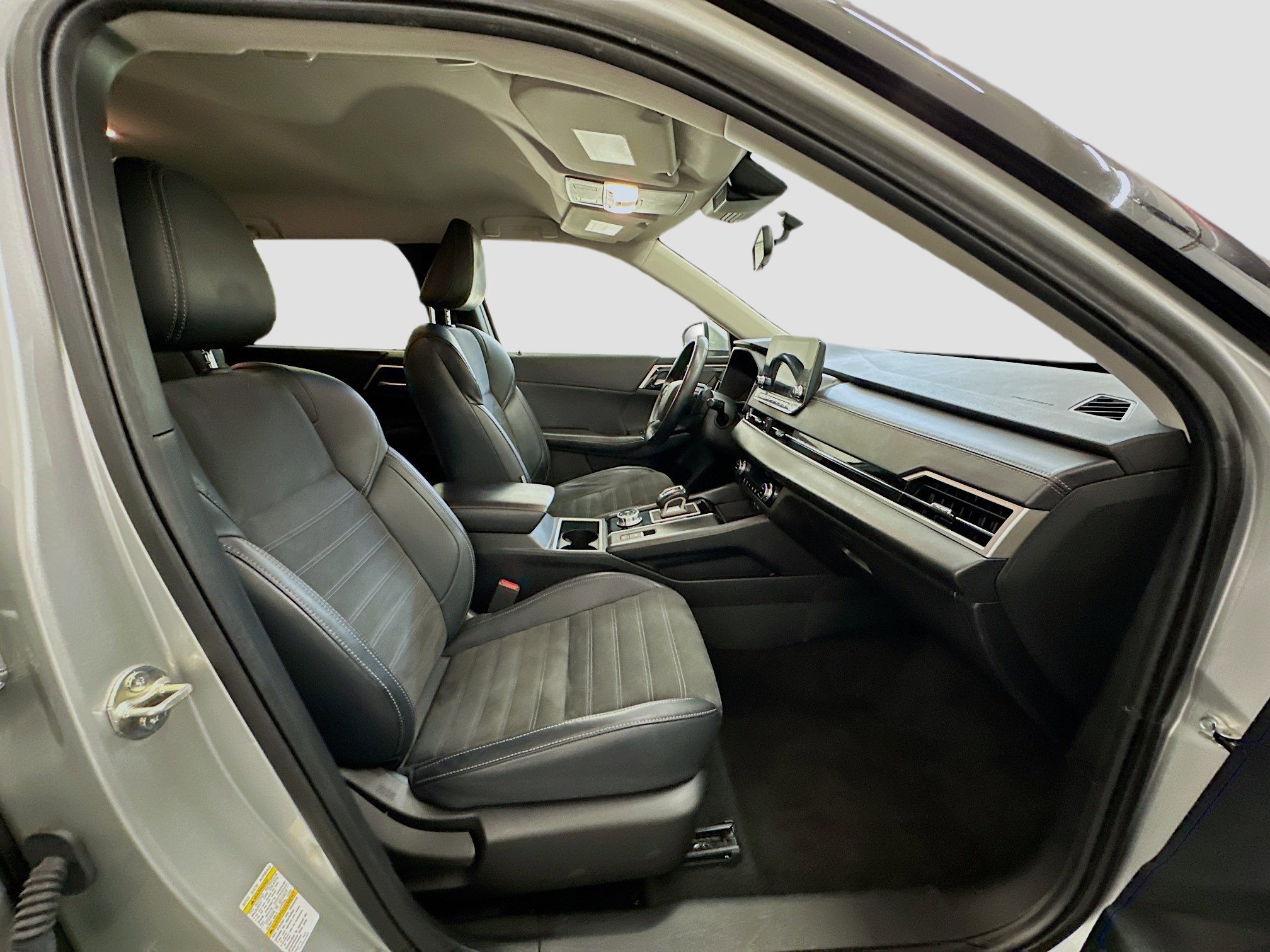 Used 2024 Mitsubishi Outlander SE image 34