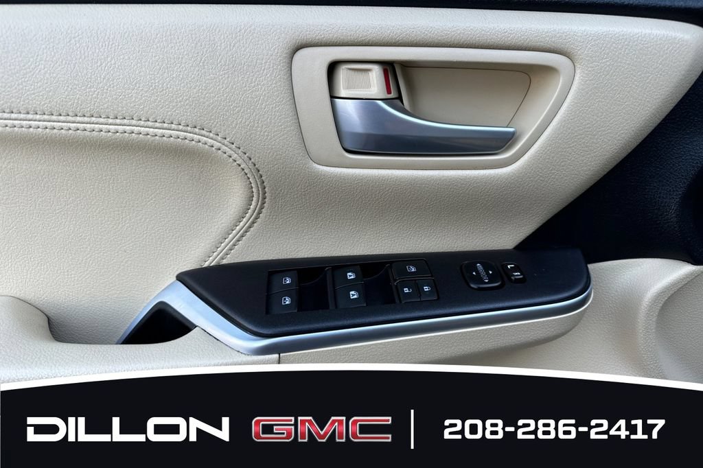 Used 2015 Toyota Camry XLE FWD image 14