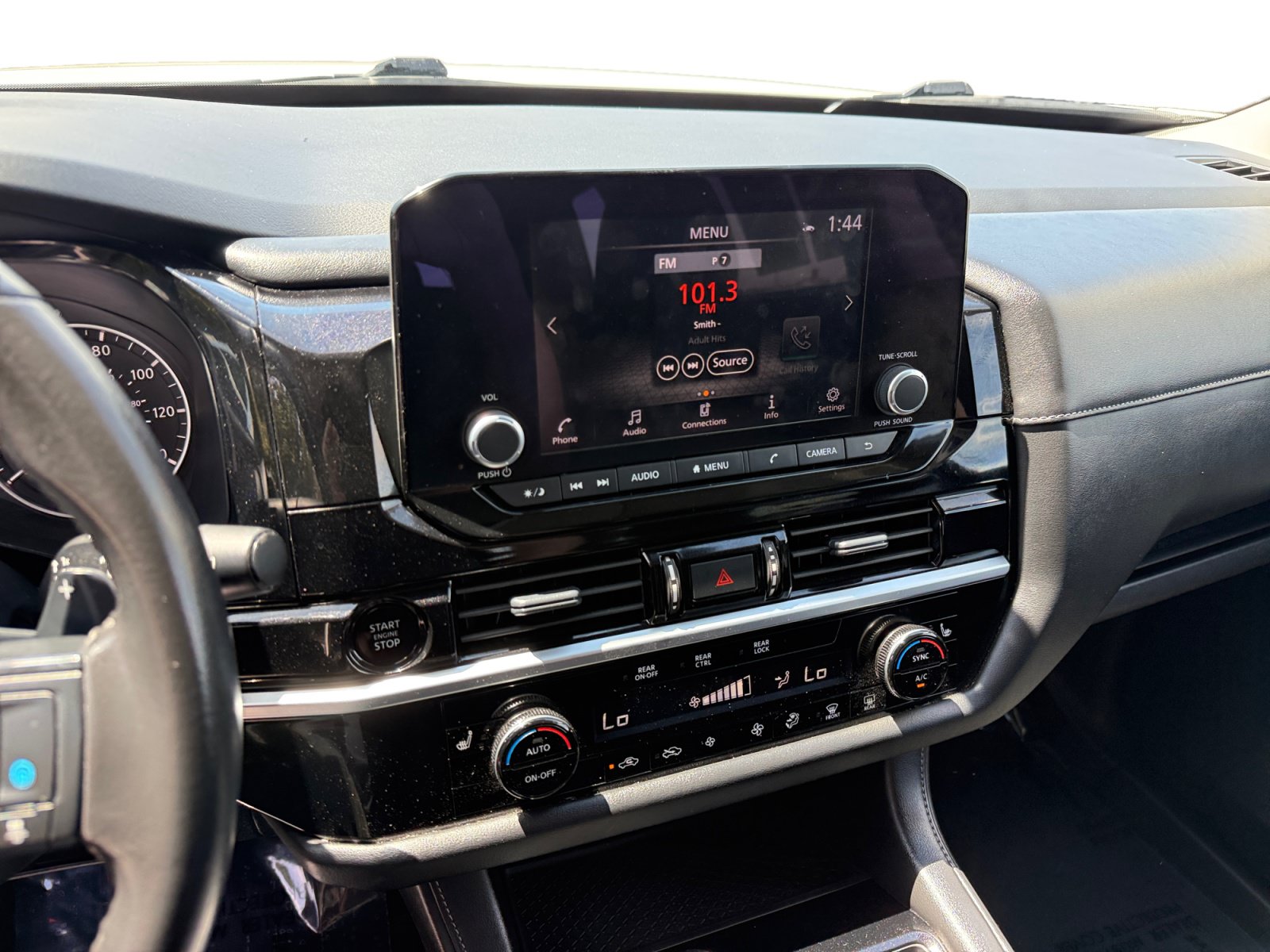 Used 2025 Nissan Pathfinder SV AWD/4WD image 12