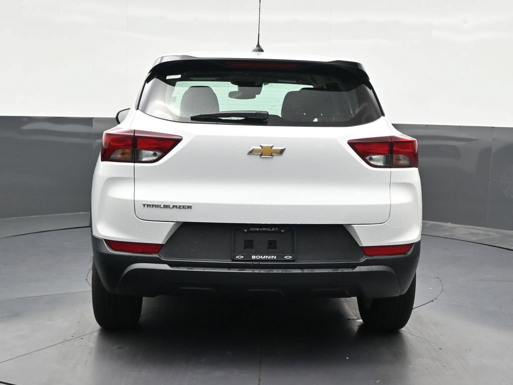 Used 2023 Chevrolet TrailBlazer LS FWD image 4