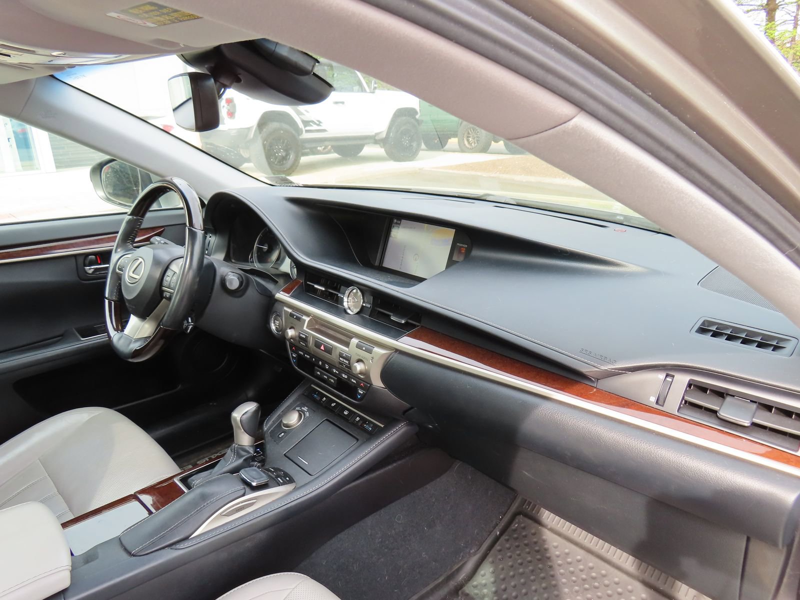 Used 2017 Lexus ES 350 w/ Luxury Package image 17