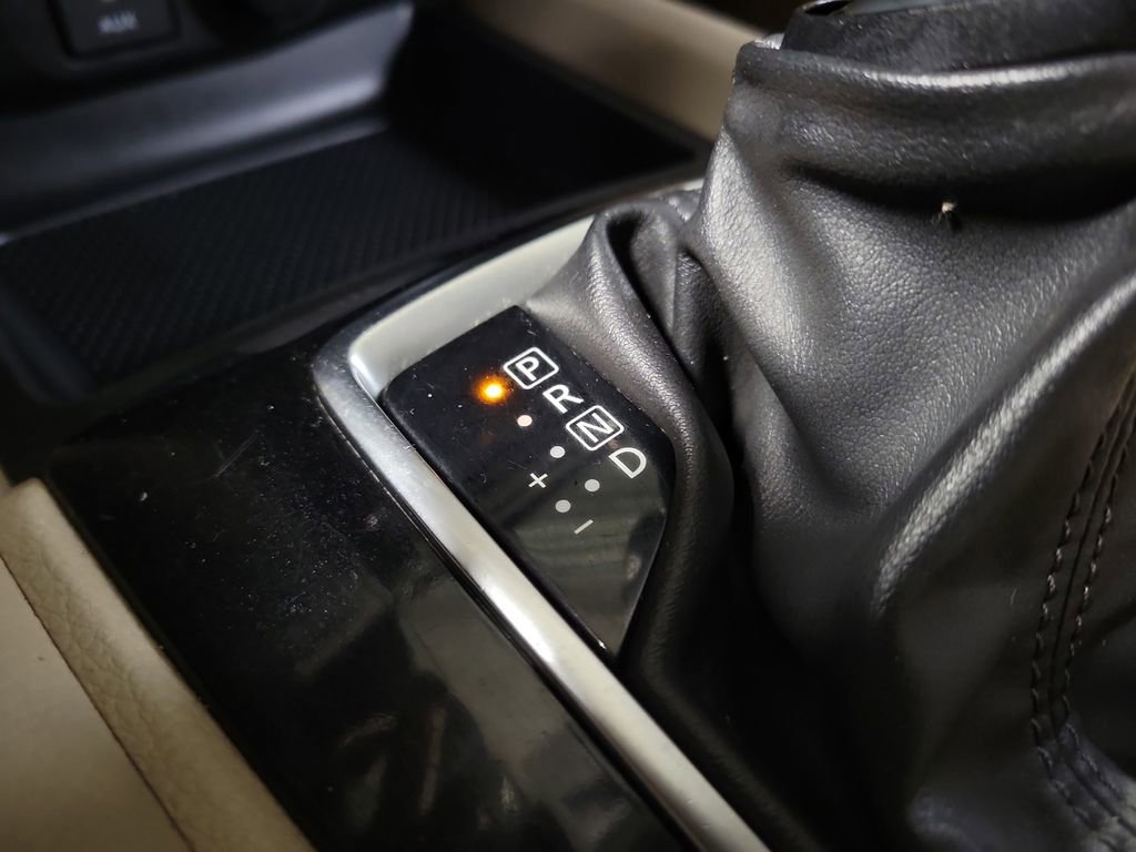 Used 2017 Nissan Rogue SV image 17