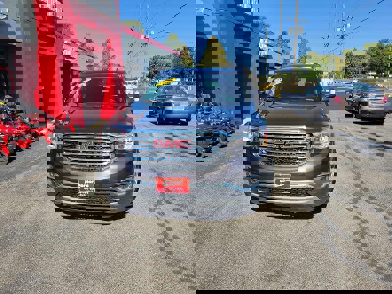 Used 2017 GMC Acadia SLE image 3