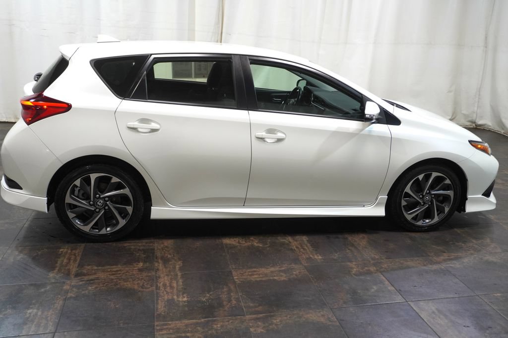 Used 2017 Toyota Corolla iM w/ Carpet Mat Package FWD image 4
