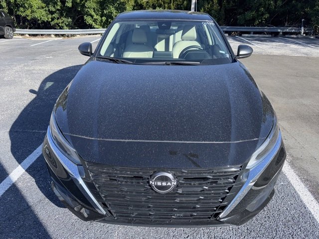 Used 2024 Nissan Altima 2.5 SV image 2