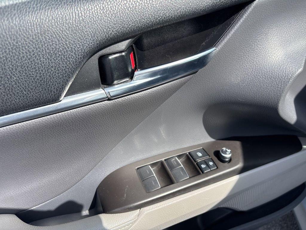 Used 2021 Toyota Camry XLE w/ Cold Weather Package image 19