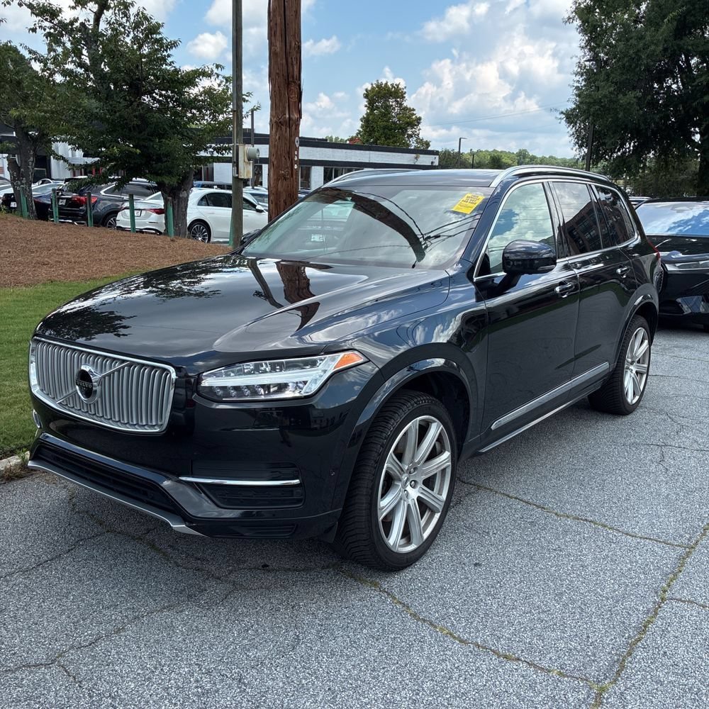 Used 2017 Volvo XC90 T8 Inscription w/ Vision Package AWD/4WD image 2