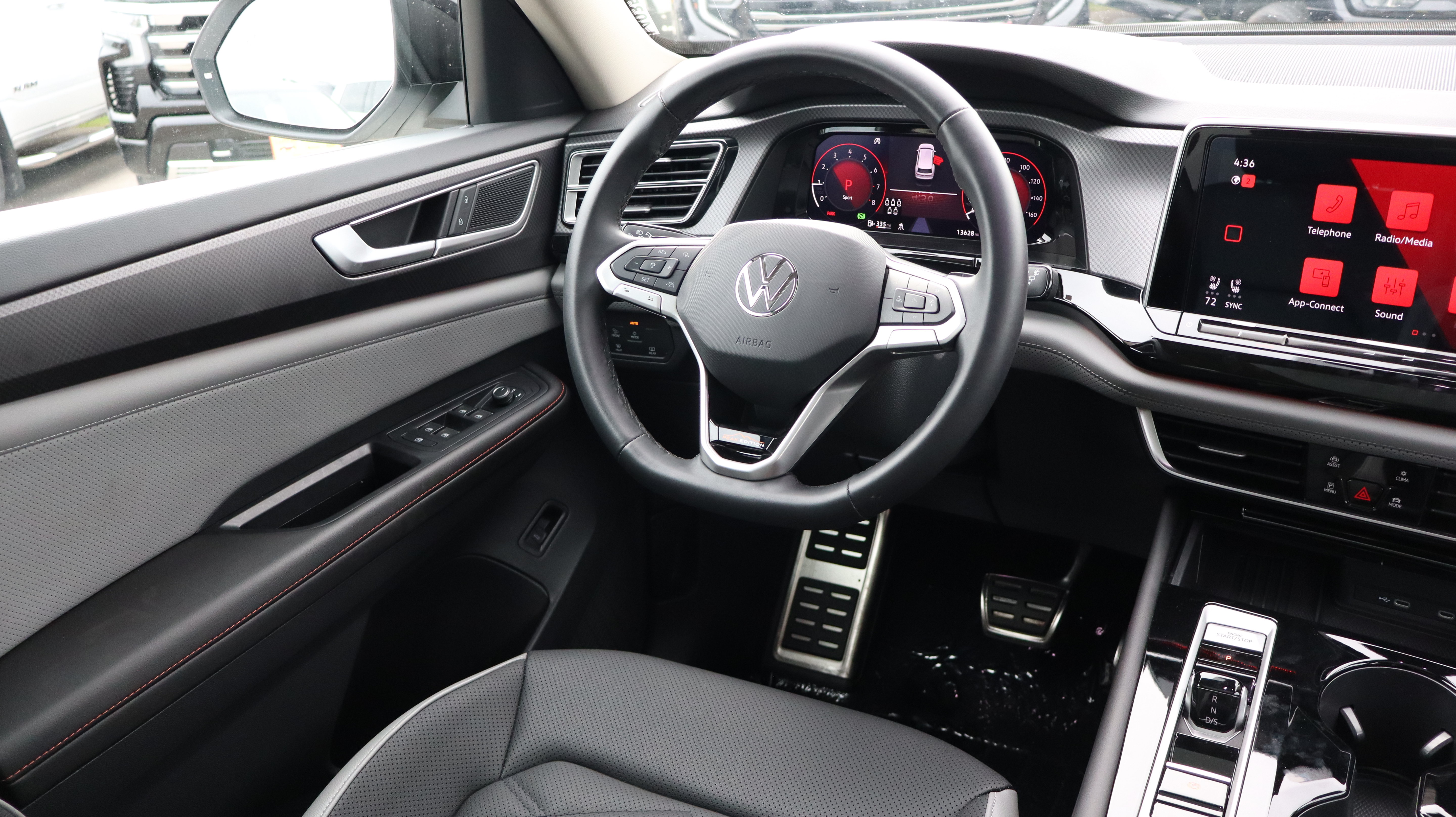 Used 2025 Volkswagen Atlas Peak Edition SE AWD/4WD image 9