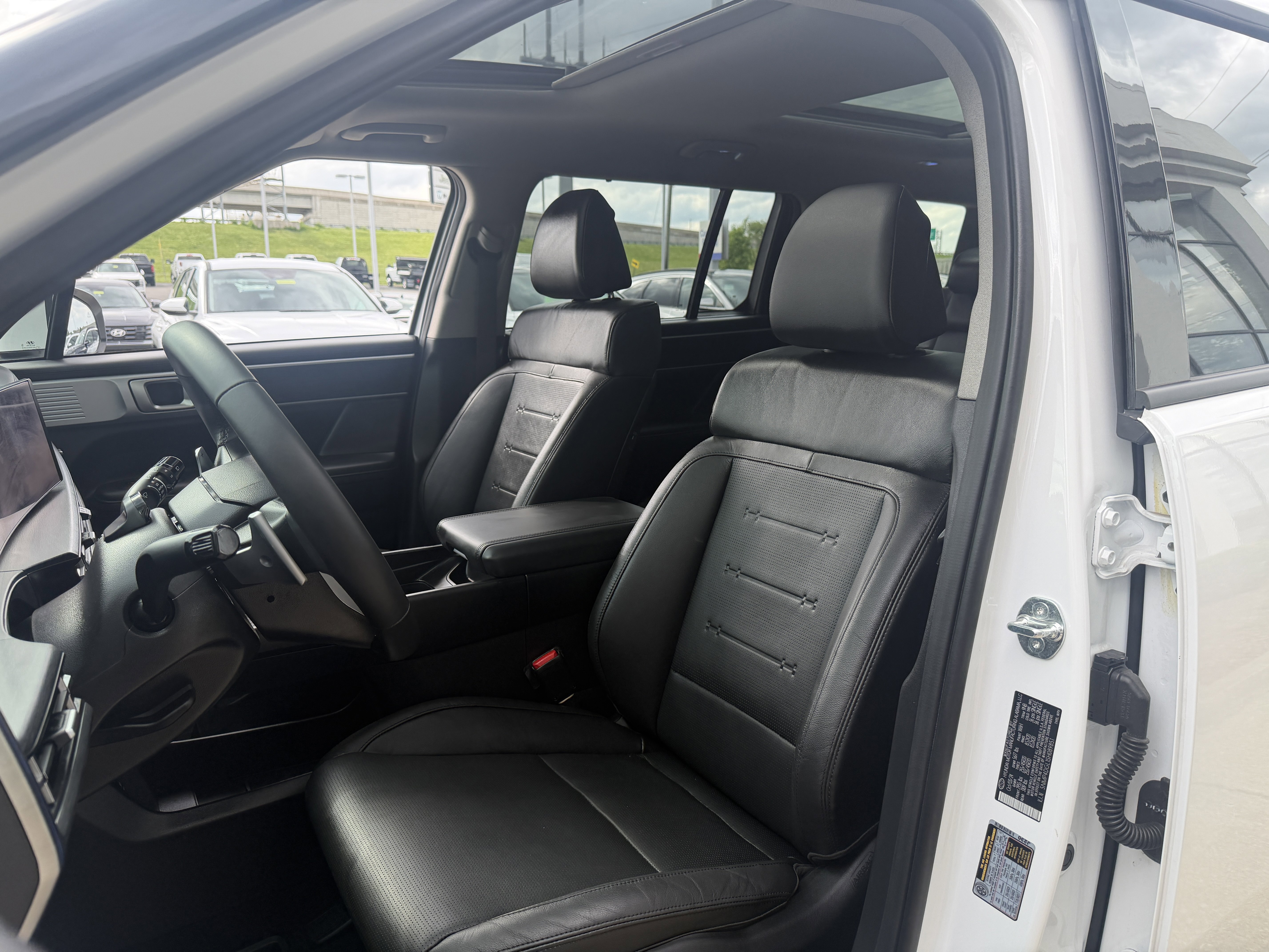 Used 2025 Hyundai Santa Fe Limited AWD/4WD image 32