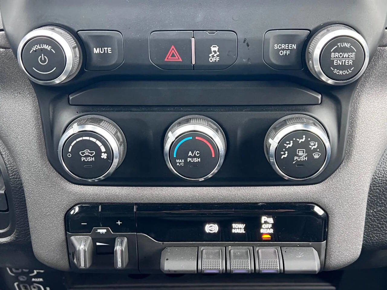 Used 2024 RAM 3500 Tradesman w/ Chrome Appearance Group image 25