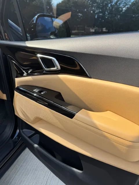 Used 2024 Kia Carnival EX image 17