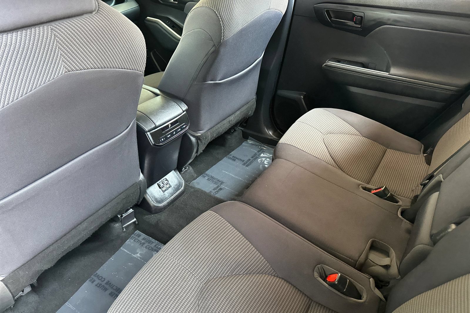 Used 2021 Toyota Highlander L FWD image 13