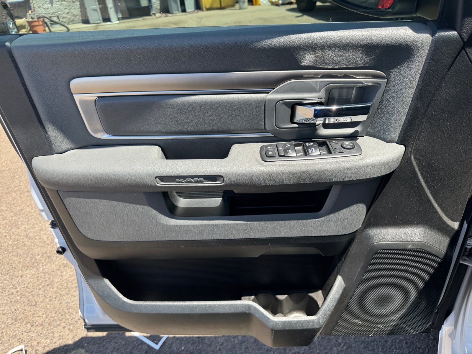 Used 2017 RAM 1500 Classic SLT RWD image 17